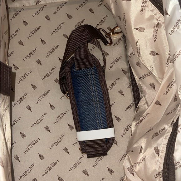London Fog Brentwood II 20in. Duffel Travel Bag Navy Blue Brown Wide Opening NEW - Picture 8 of 8